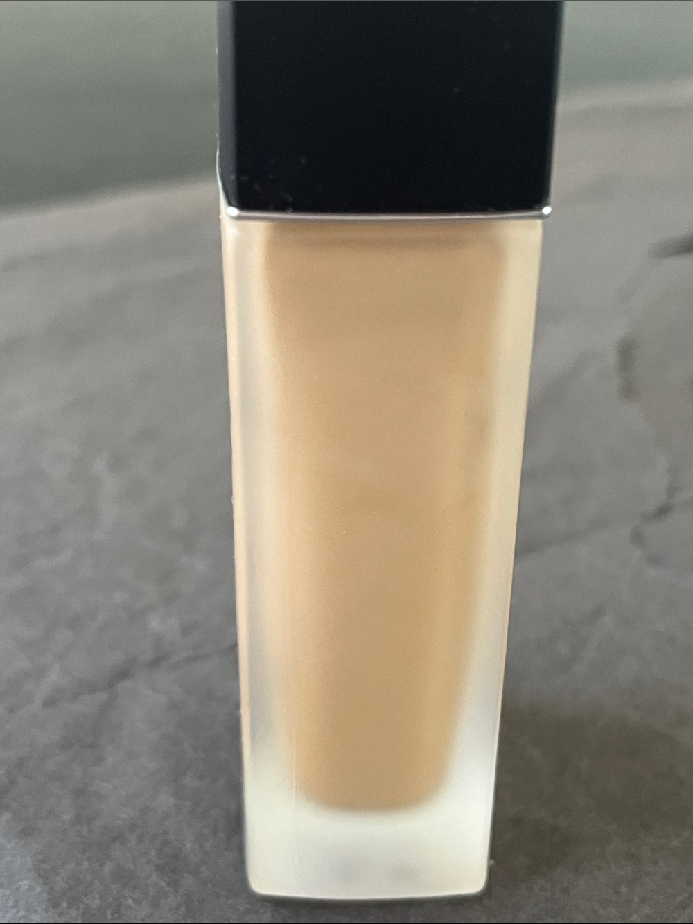 Dior Forever Liquid Foundation - Beige - Picture 4 of 5